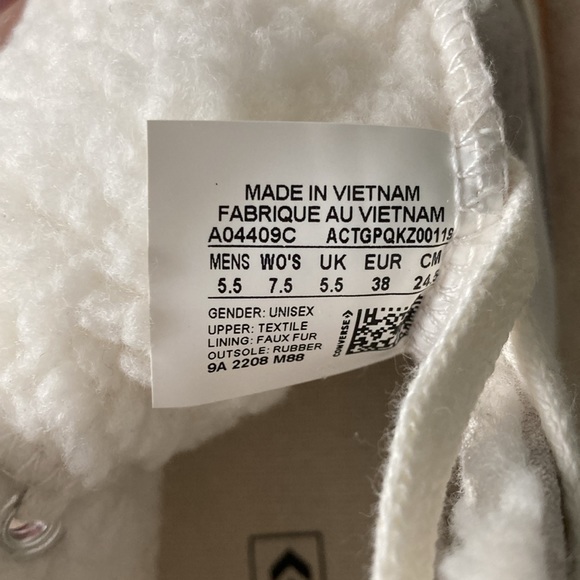 Chuck Taylor Converse - Picture 3 of 6